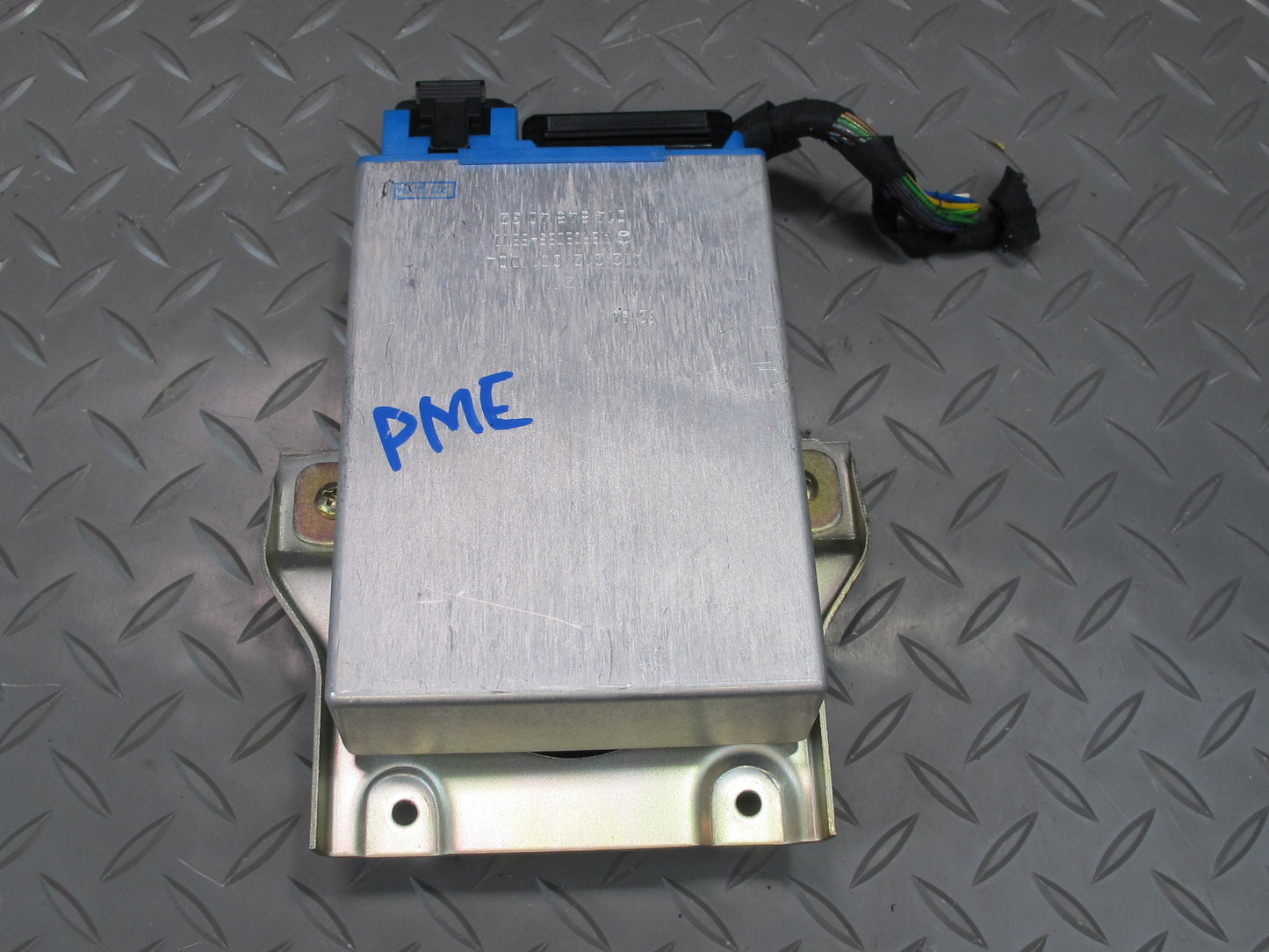 90-95 Mercedes W124 300D Cruise Control Module w Mount 0145454032 OEM