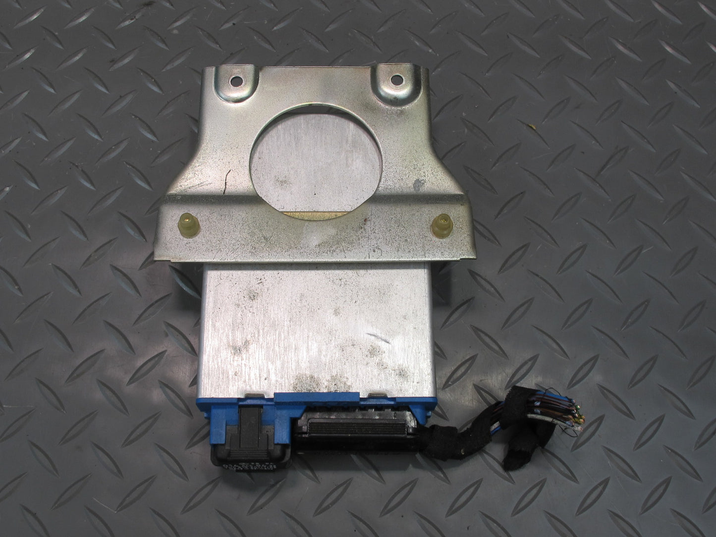 90-95 Mercedes W124 300D Cruise Control Module w Mount 0145454032 OEM