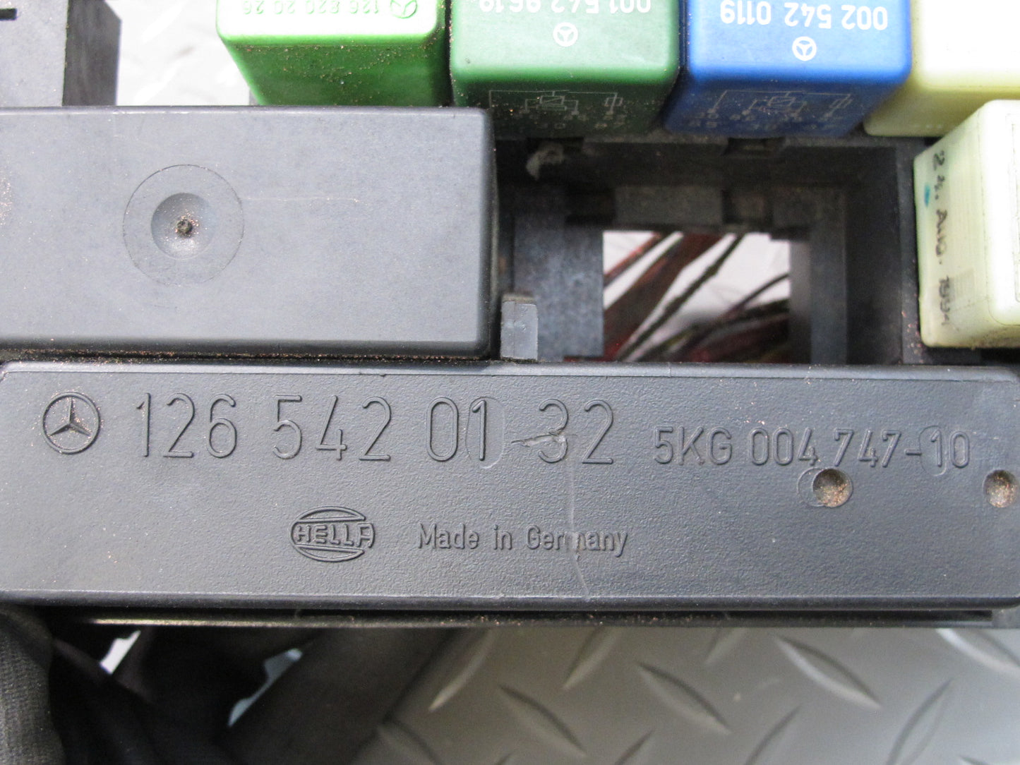 94-95 Mercedes W124 300D Engine Fuse Relay Box Module 1245450140 OEM