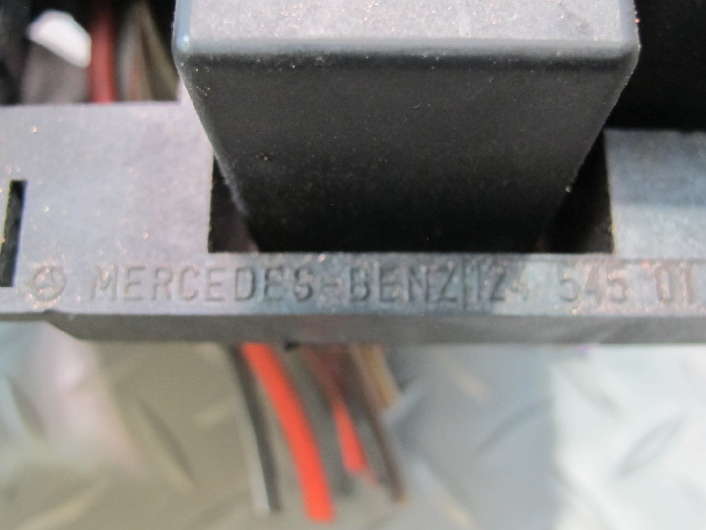 94-95 Mercedes W124 300D Engine Fuse Relay Box Module 1245450140 OEM