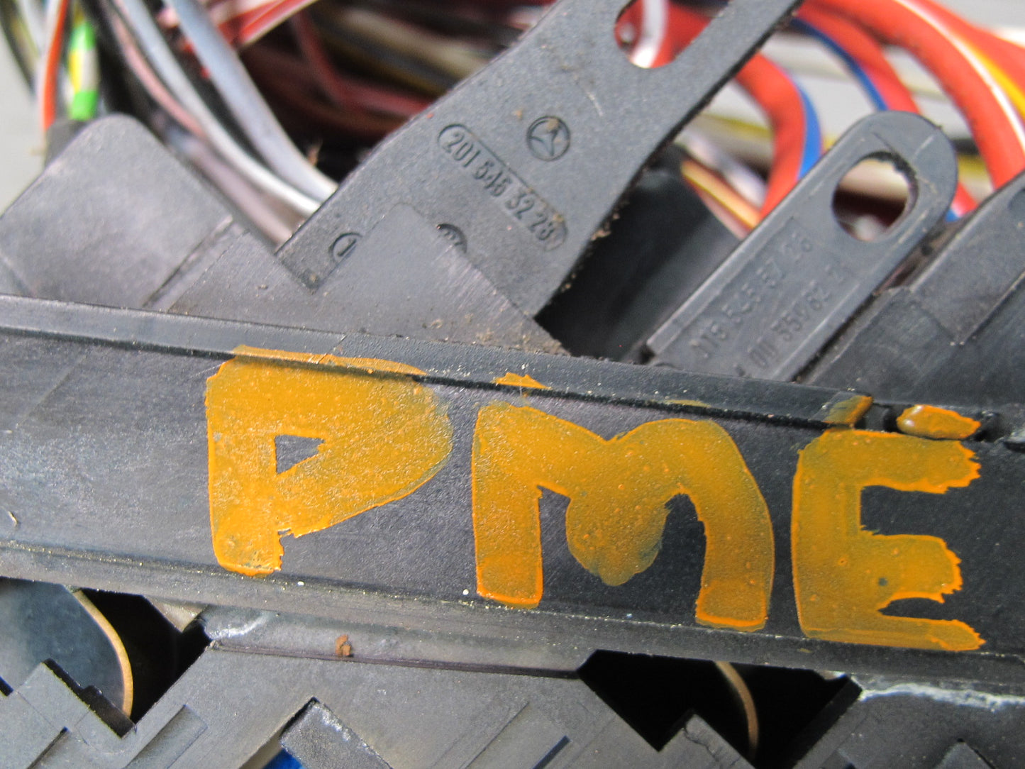 93-95 Mercedes W124 300D Fuse Relay Box Module 1244404232 OEM