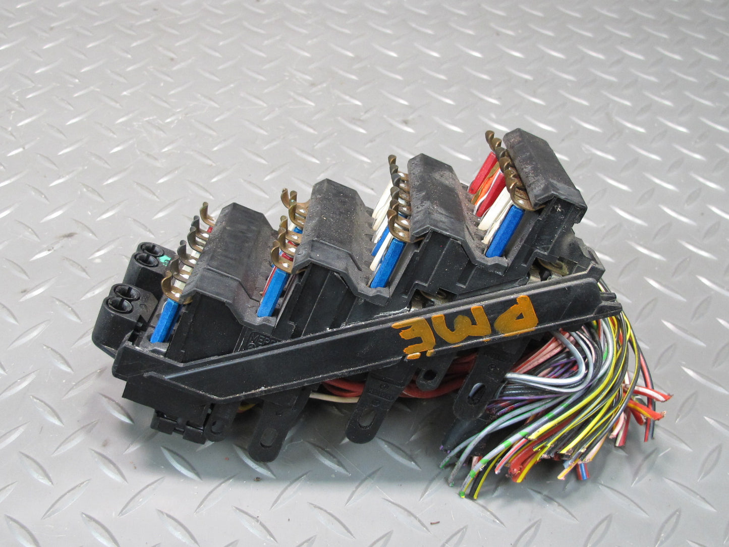 93-95 Mercedes W124 300D Fuse Relay Box Module 1244404232 OEM