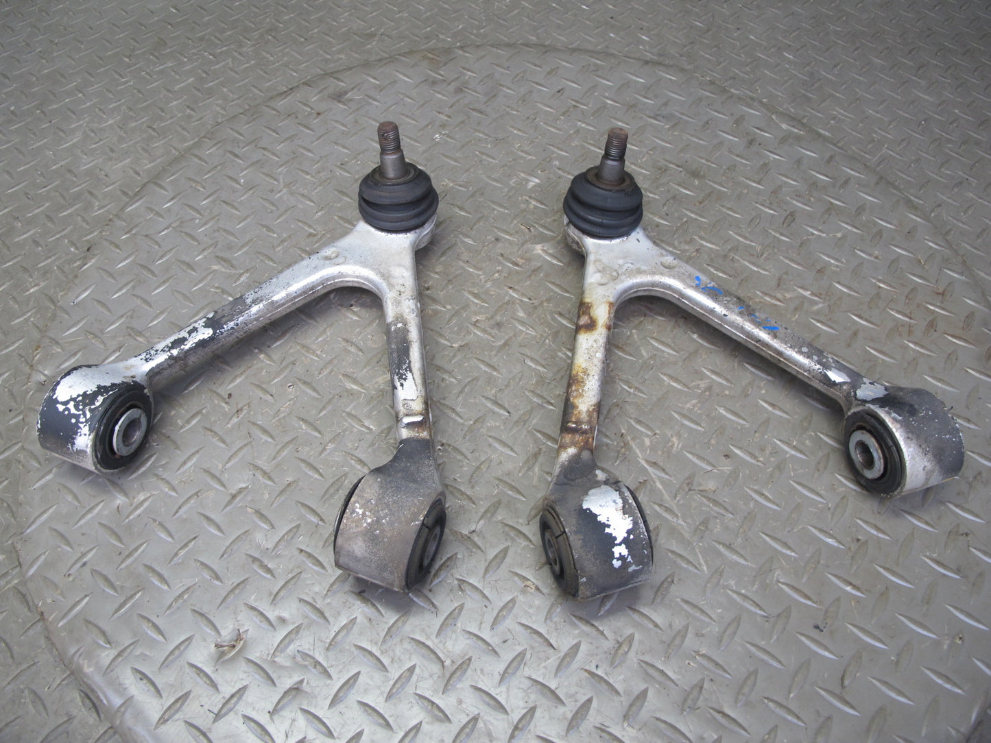 92-00 Lexus UZZ30L SC300 SC400 Set of 2 Front Left & Right Upper Control Arm OEM