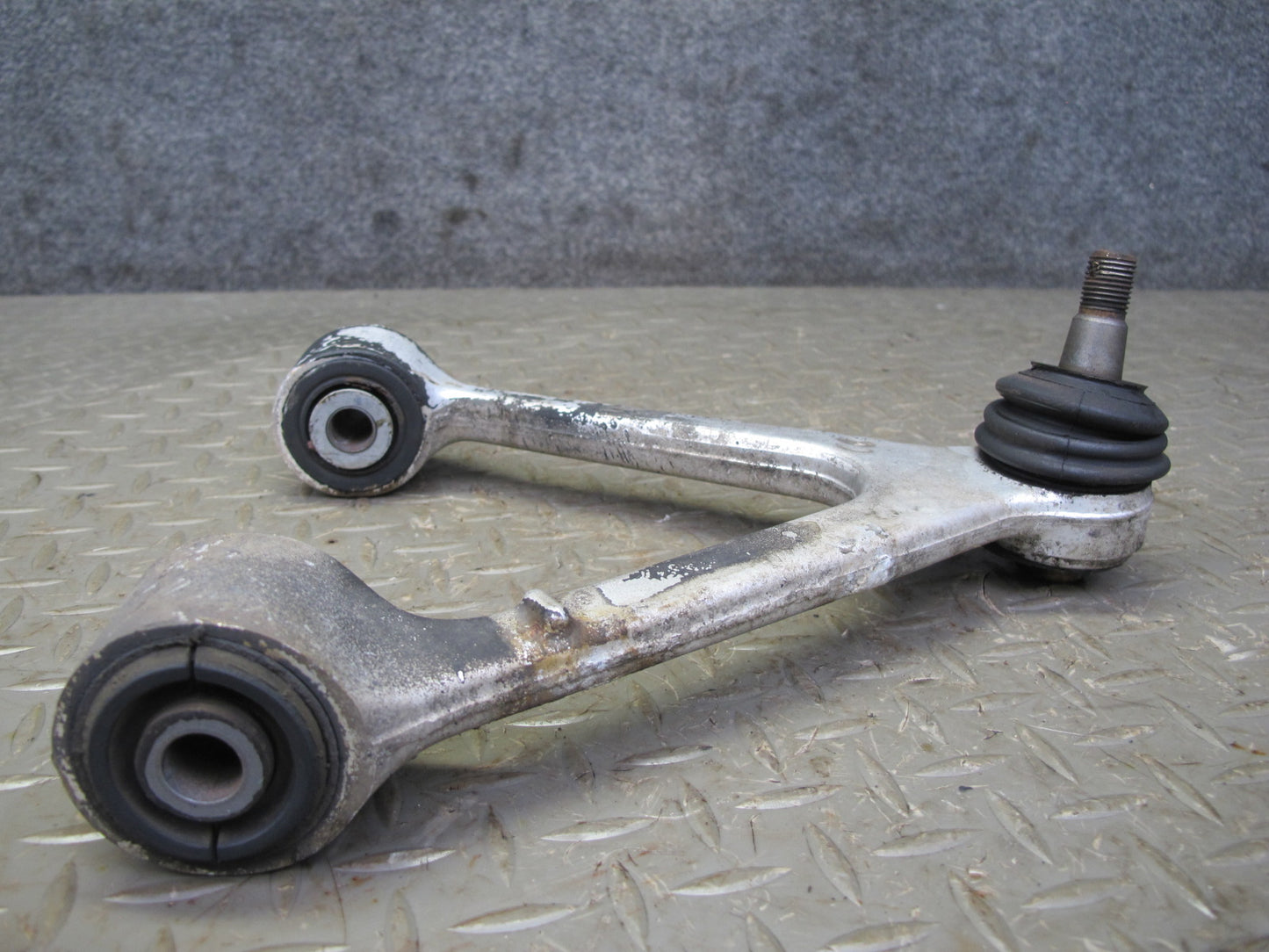 92-00 Lexus UZZ30L SC300 SC400 Set of 2 Front Left & Right Upper Control Arm OEM