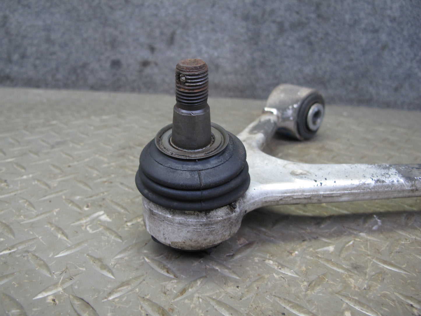 92-00 Lexus UZZ30L SC300 SC400 Set of 2 Front Left & Right Upper Control Arm OEM