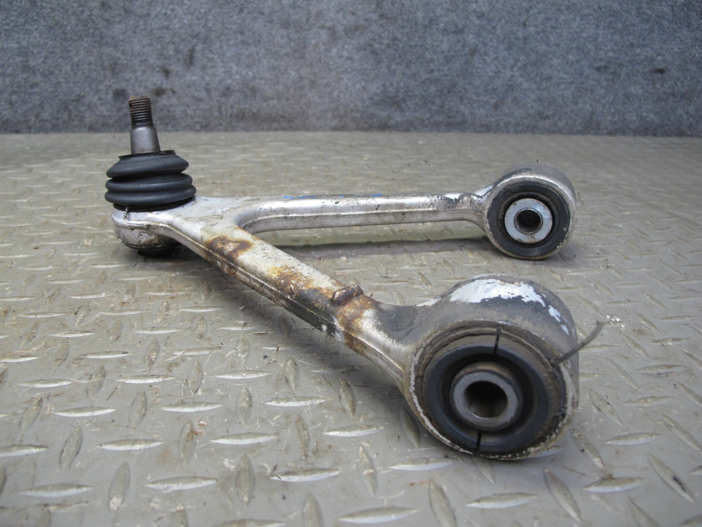 92-00 Lexus UZZ30L SC300 SC400 Set of 2 Front Left & Right Upper Control Arm OEM