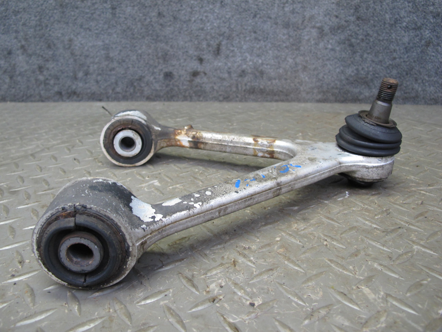 92-00 Lexus UZZ30L SC300 SC400 Set of 2 Front Left & Right Upper Control Arm OEM