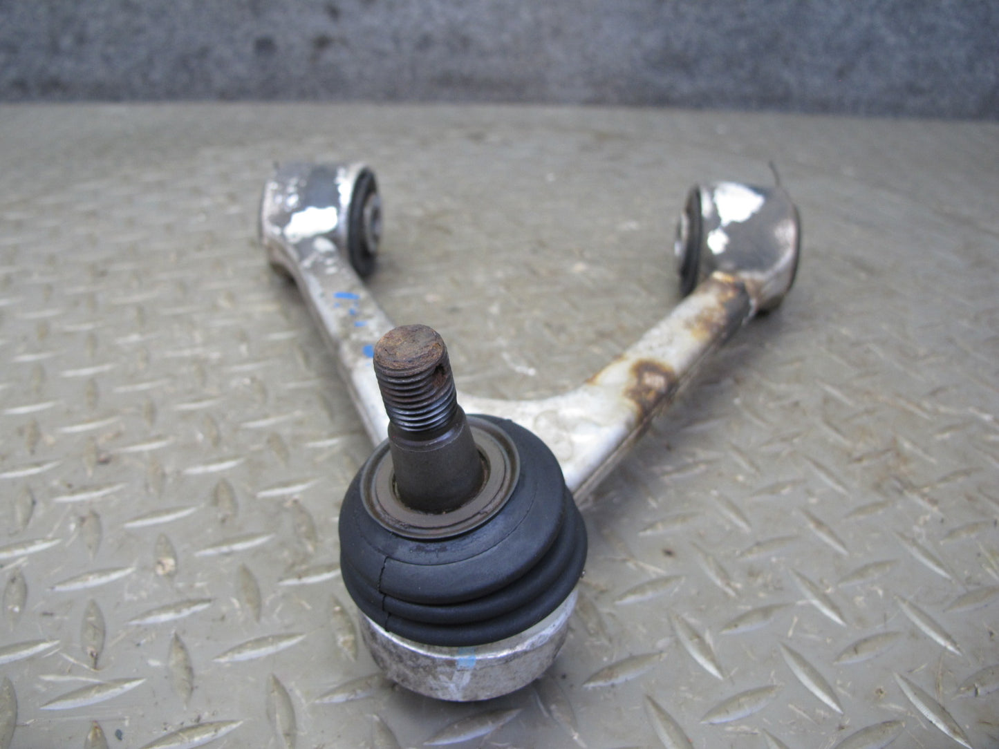 92-00 Lexus UZZ30L SC300 SC400 Set of 2 Front Left & Right Upper Control Arm OEM