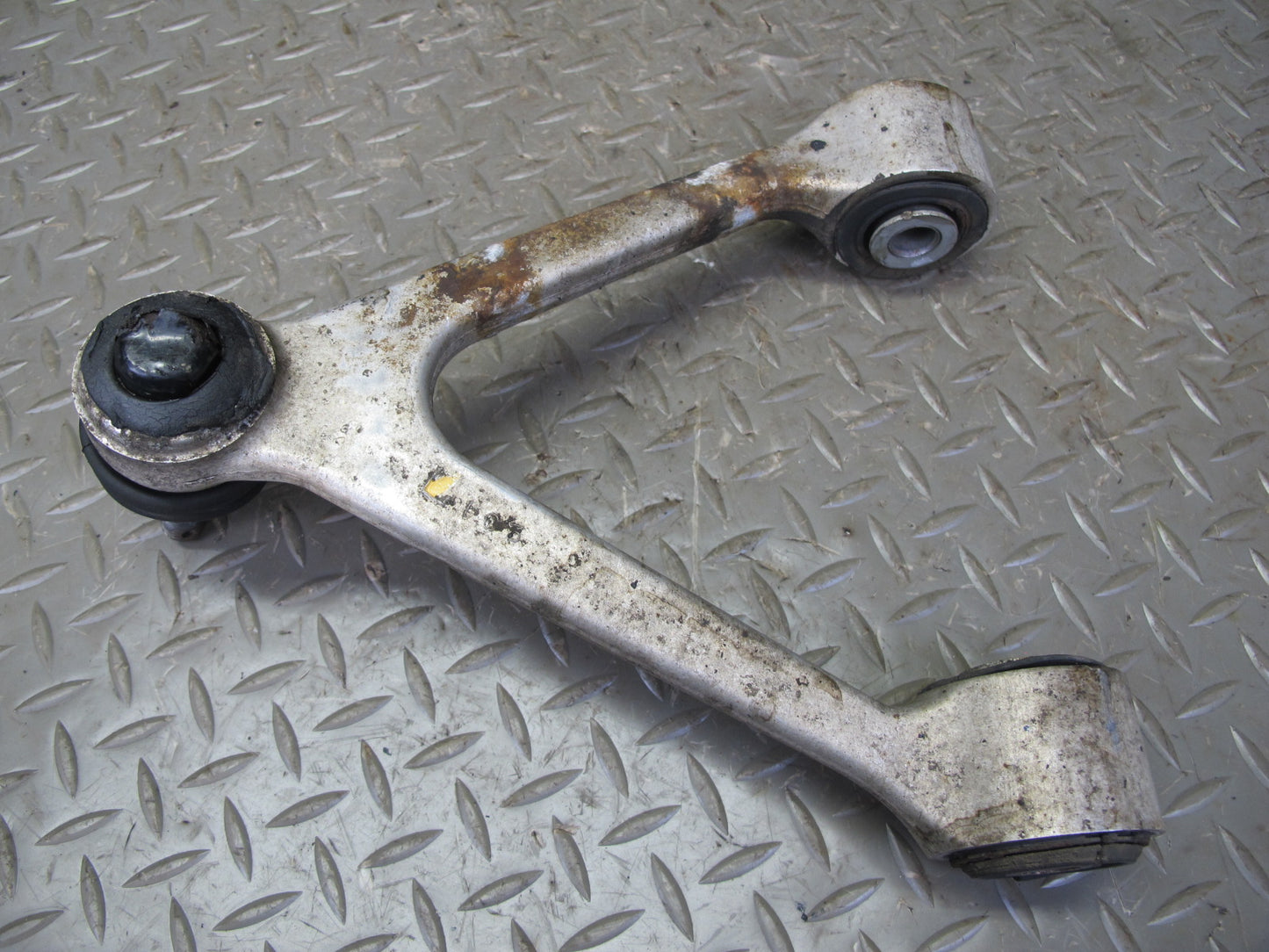 92-00 Lexus UZZ30L SC300 SC400 Set of 2 Front Left & Right Upper Control Arm OEM