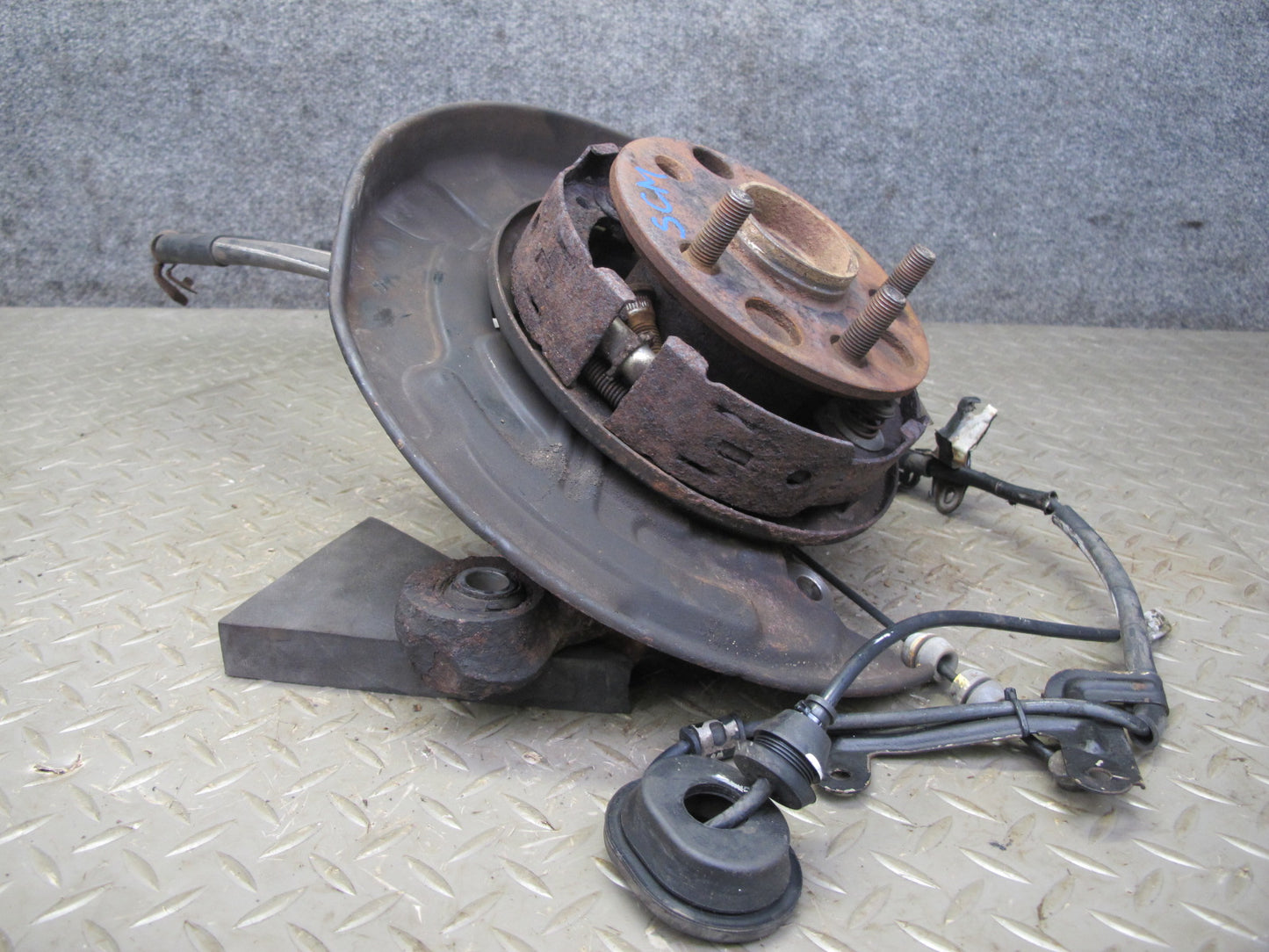 92-00 Lexus UZZ30L SC300 SC400 RWD Rear Left Spindle Knuckle Wheel Hub OEM