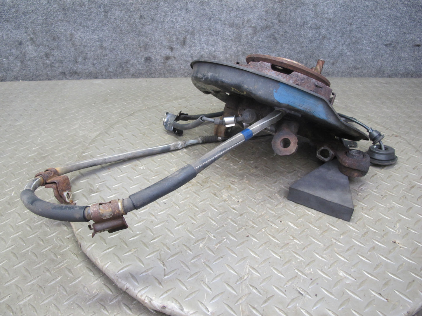 92-00 Lexus UZZ30L SC300 SC400 RWD Rear Left Spindle Knuckle Wheel Hub OEM