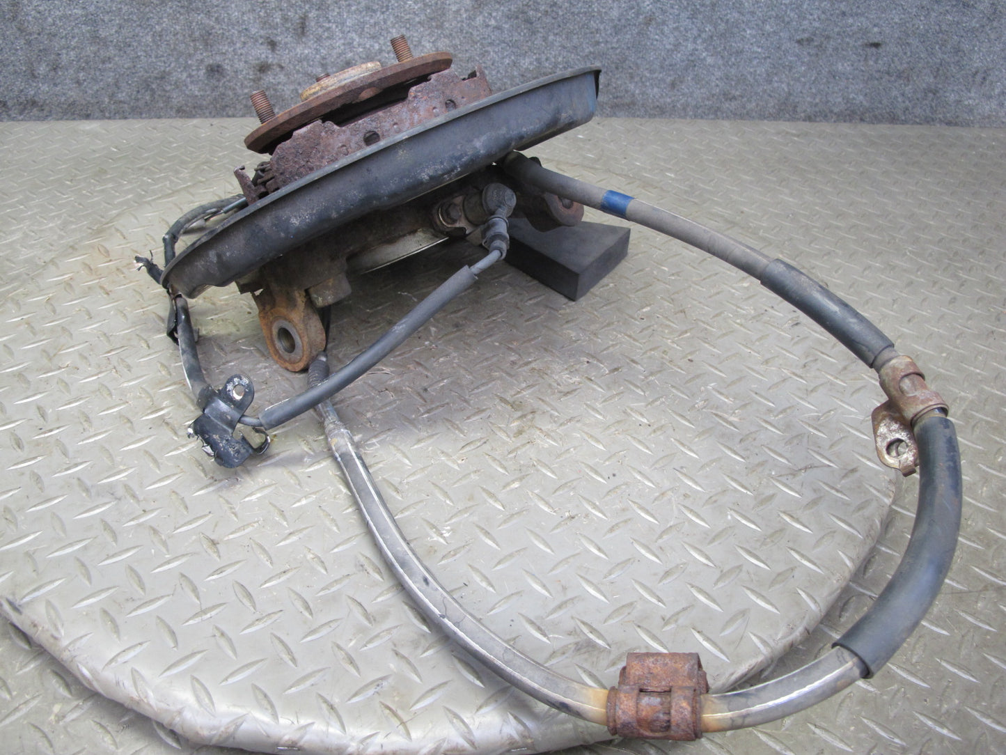 92-00 Lexus UZZ30L SC300 SC400 RWD Rear Left Spindle Knuckle Wheel Hub OEM