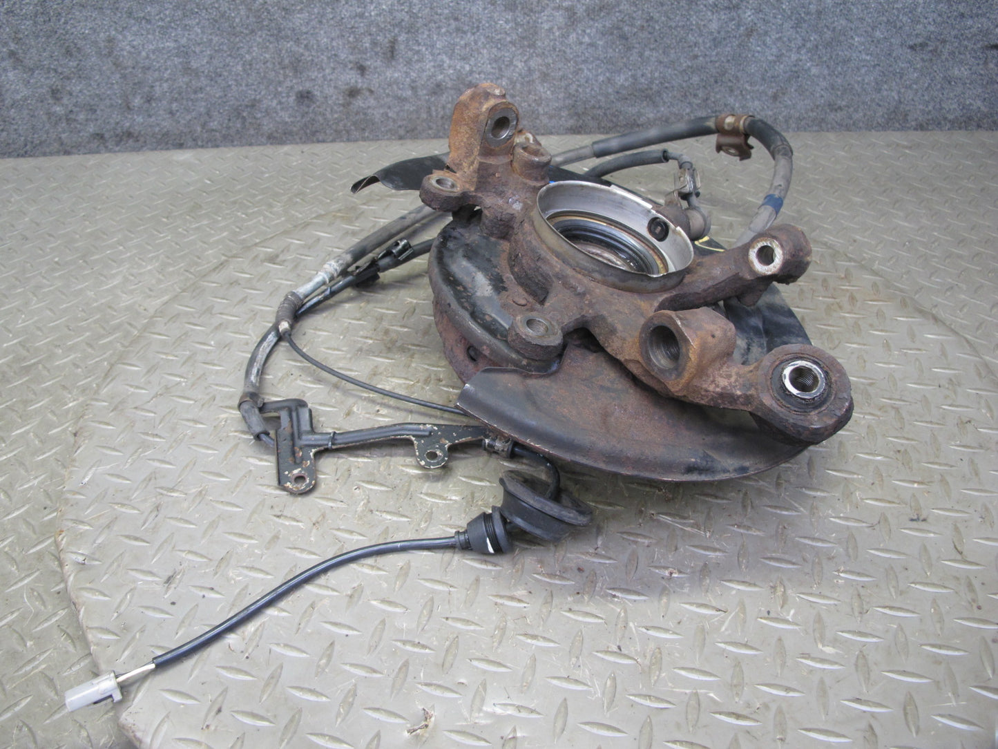 92-00 Lexus UZZ30L SC300 SC400 RWD Rear Left Spindle Knuckle Wheel Hub OEM