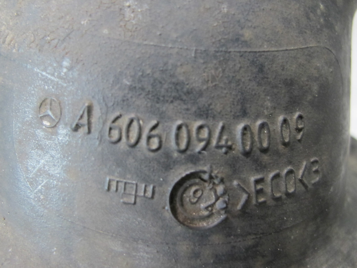 93-95 Mercedes W124 300D OM606 3.0L Diesel Air Intake Hose Pipe 6060940009 OEM