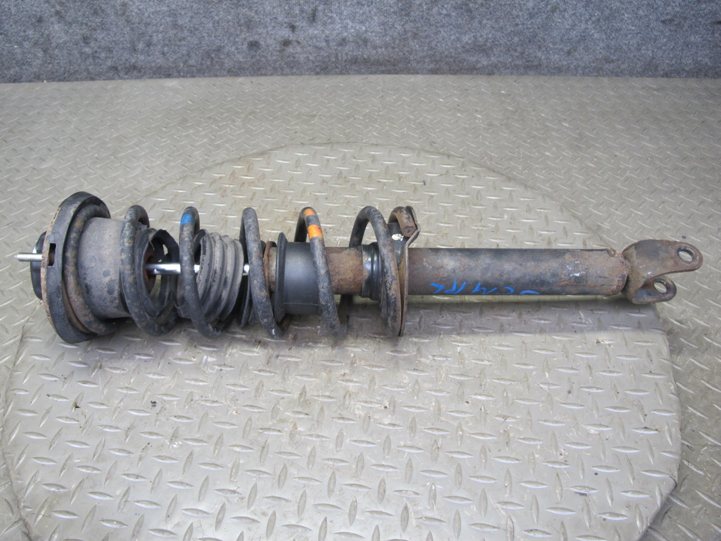 92-96 Lexus UZZ30L SC400 RWD Set of 2 Rear Left & Right Strut Shock Absorber OEM