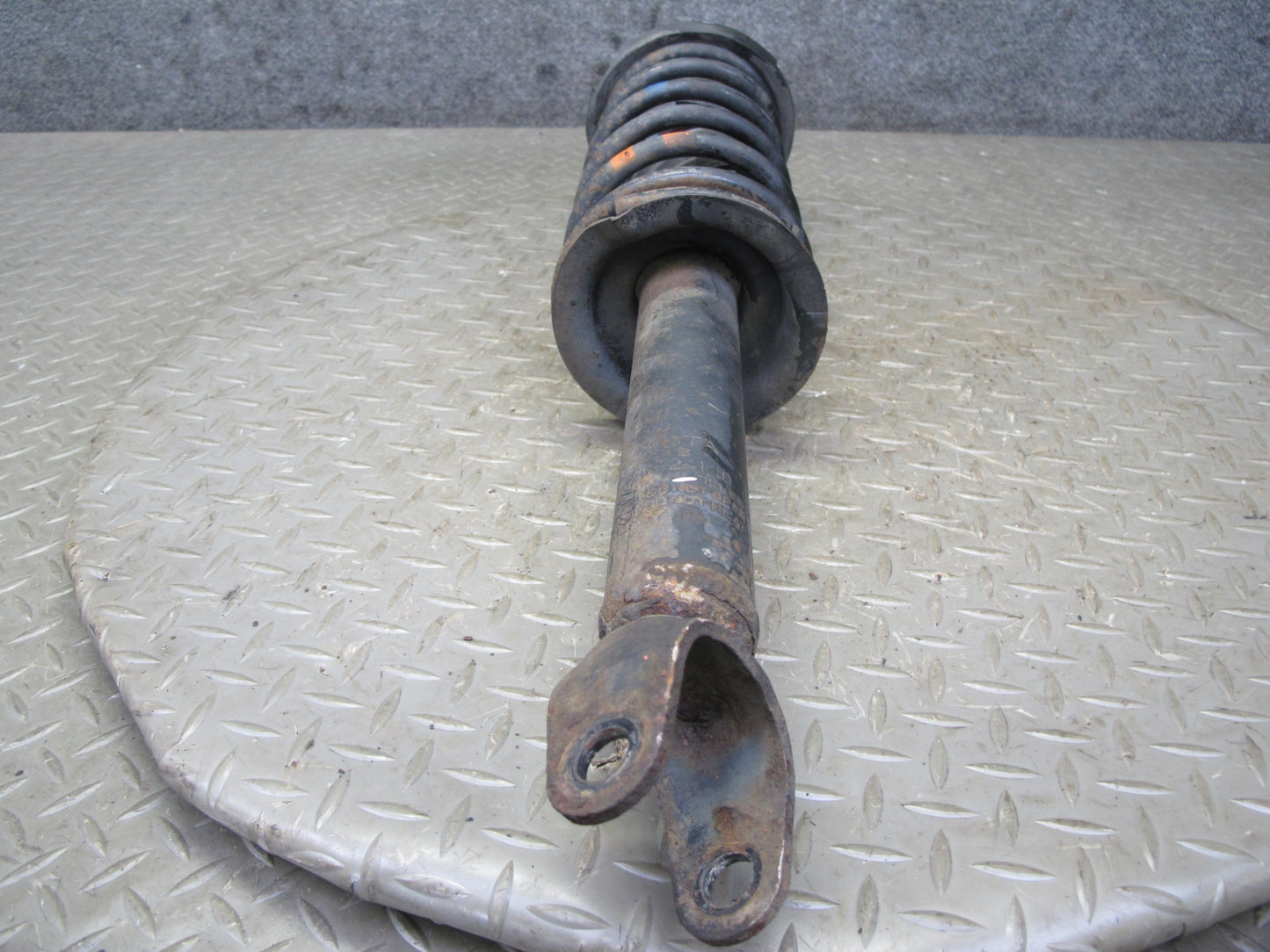 92-96 Lexus UZZ30L SC400 RWD Set of 2 Rear Left & Right Strut Shock Absorber OEM