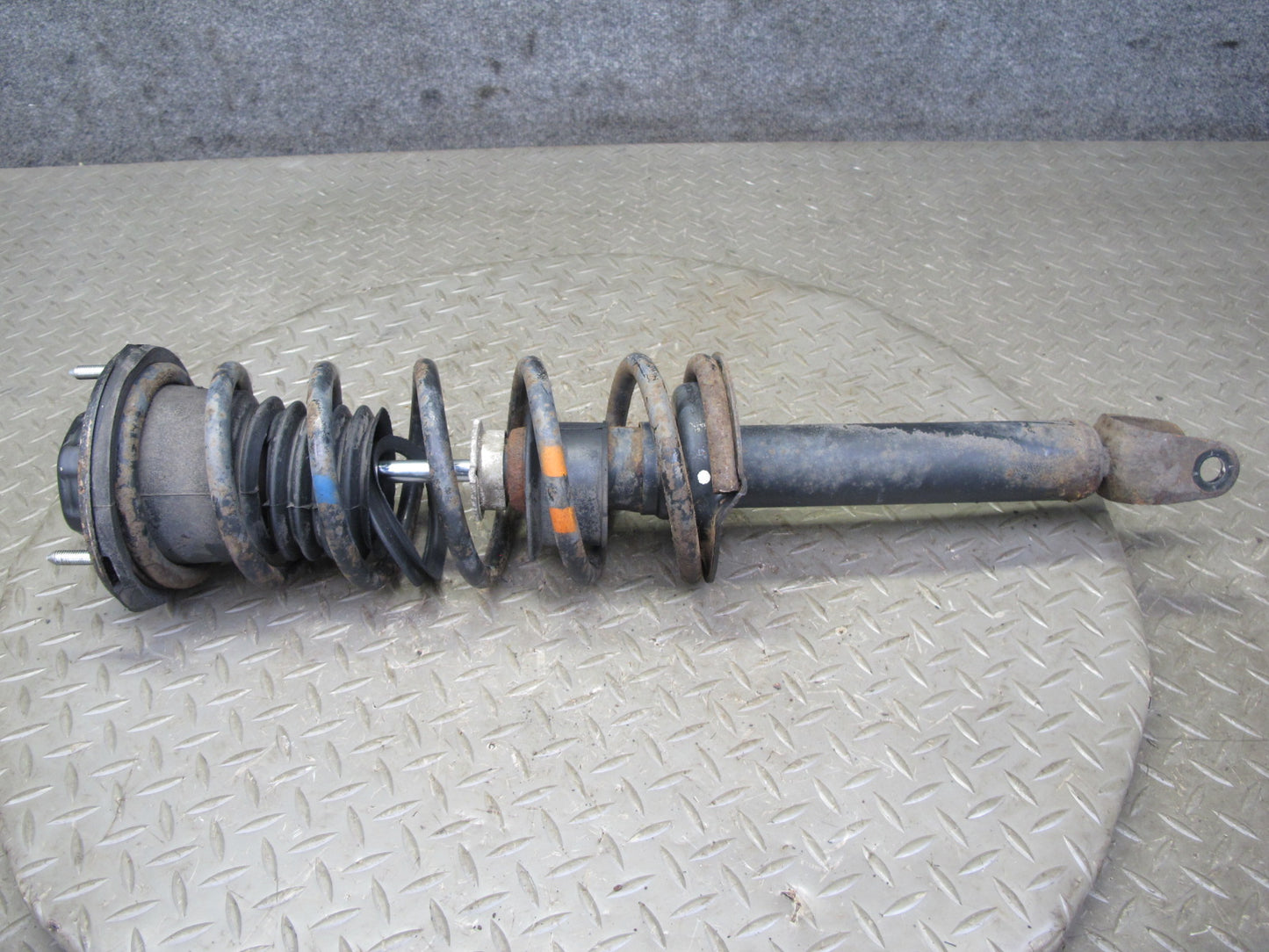 92-96 Lexus UZZ30L SC400 RWD Set of 2 Rear Left & Right Strut Shock Absorber OEM