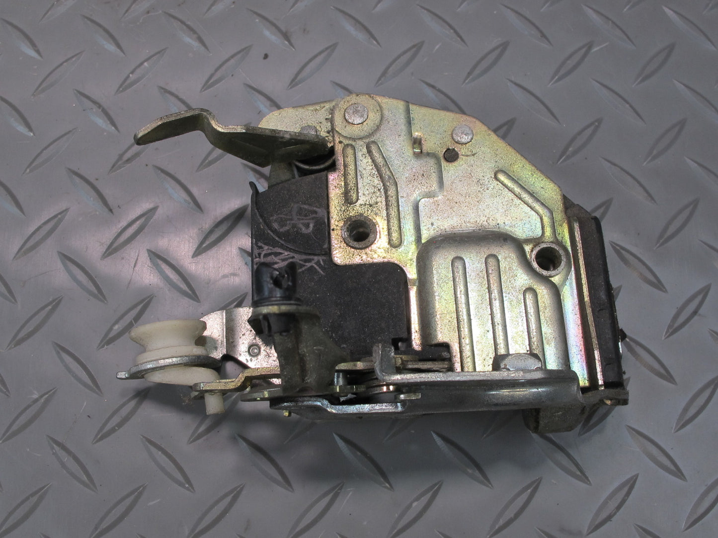 87-95 Mercedes W124 300D Front Left Door Lock Latch Actuator OEM