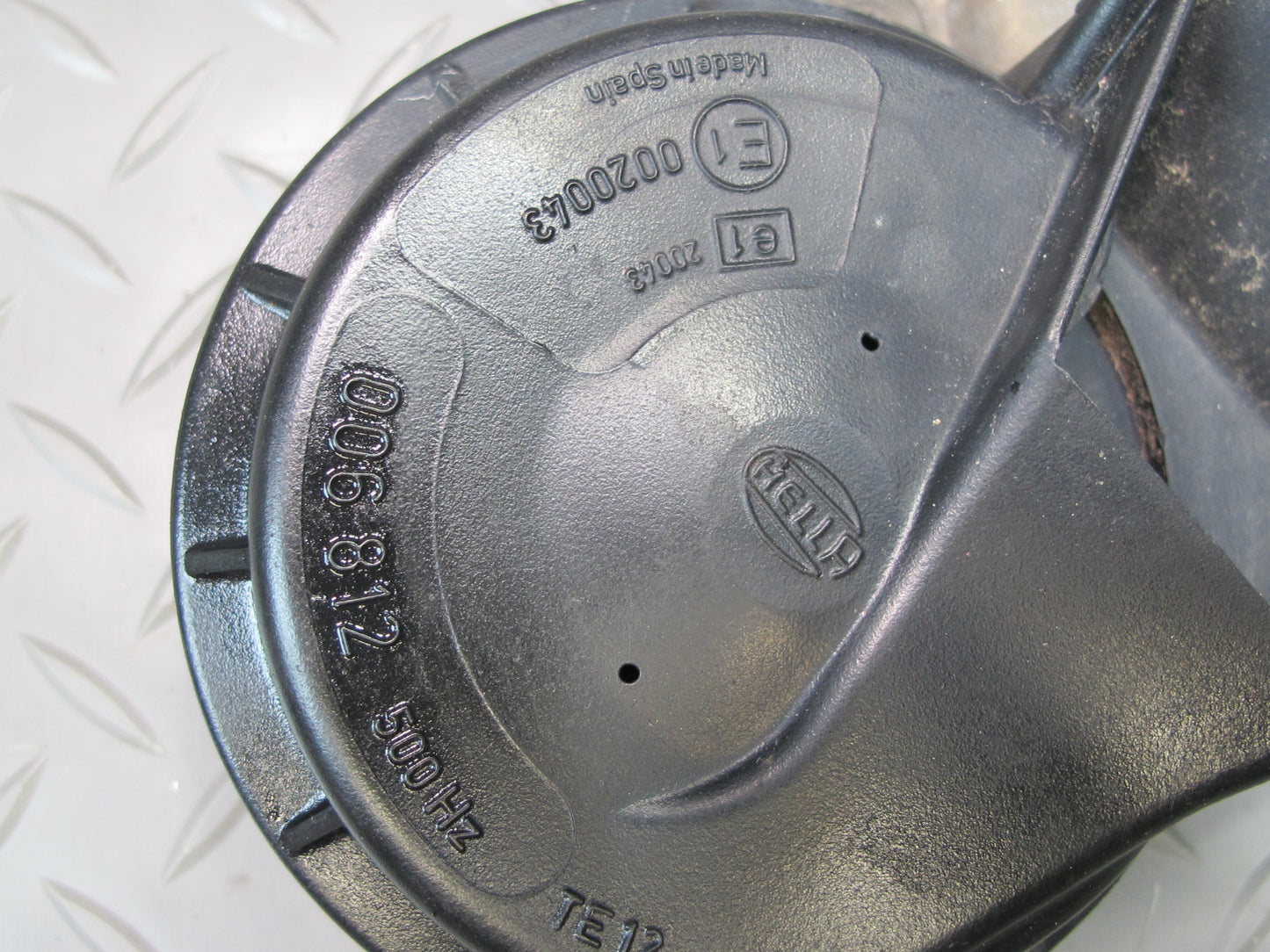 93-95 Mercedes W124 300D Set of 2 High & Low Tone Note Pitch Horn Signal OEM