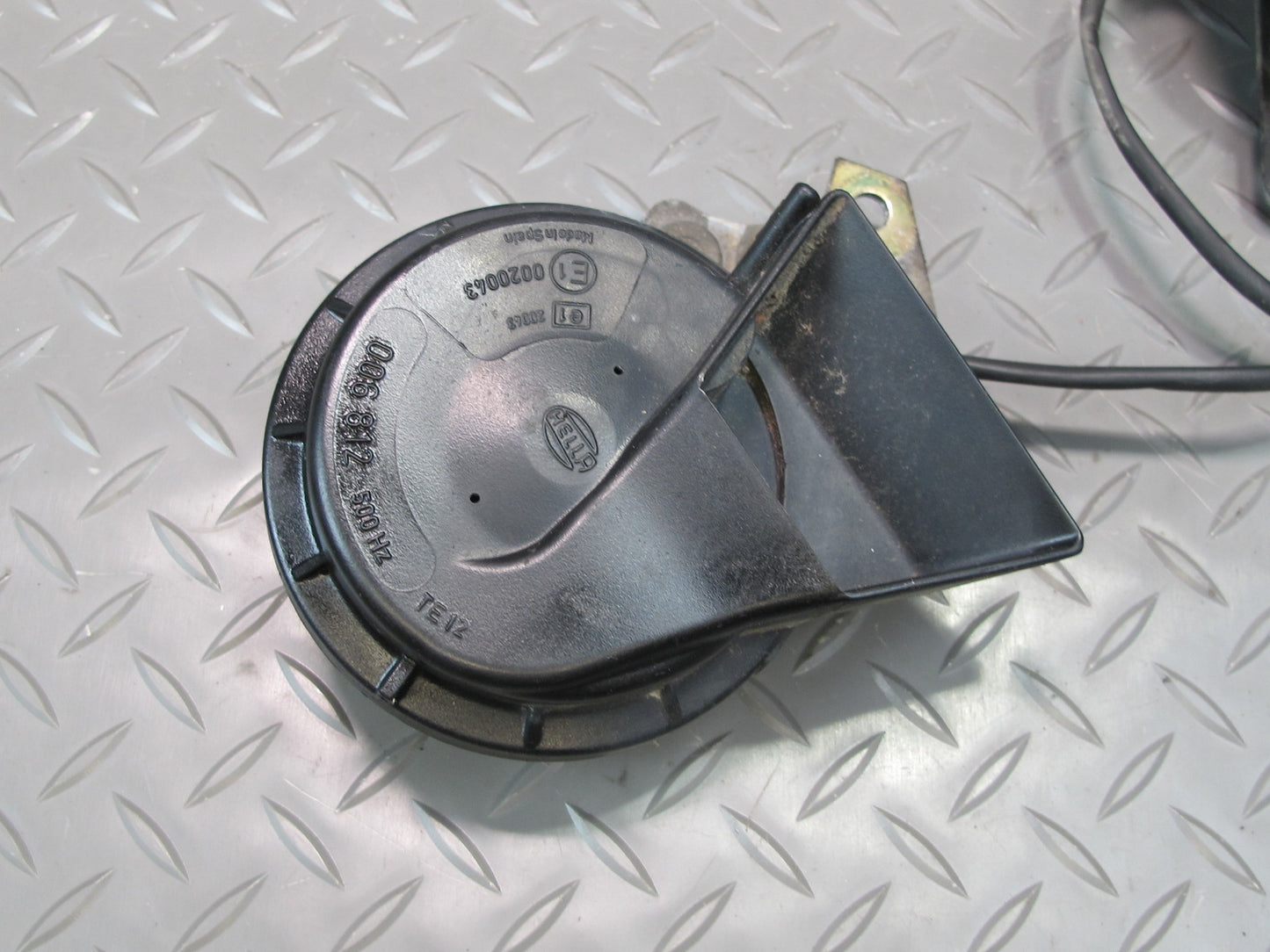 93-95 Mercedes W124 300D Set of 2 High & Low Tone Note Pitch Horn Signal OEM