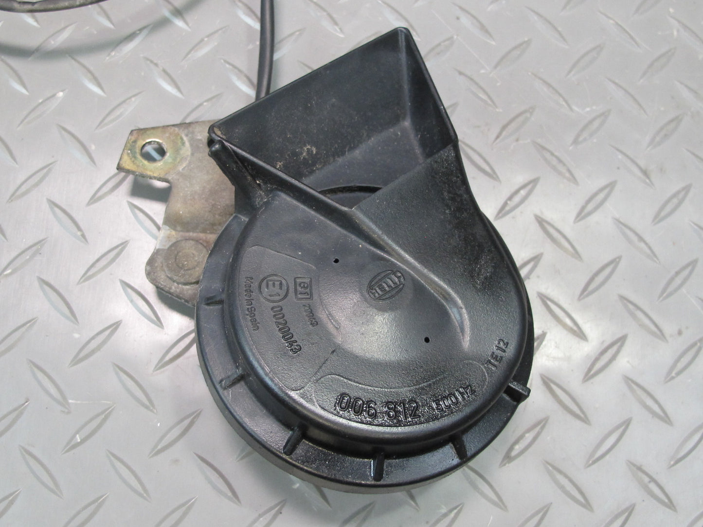 93-95 Mercedes W124 300D Set of 2 High & Low Tone Note Pitch Horn Signal OEM