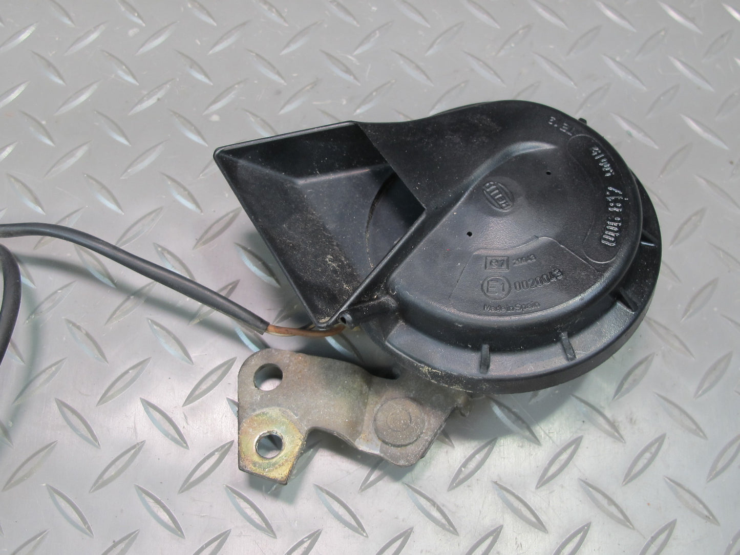 93-95 Mercedes W124 300D Set of 2 High & Low Tone Note Pitch Horn Signal OEM