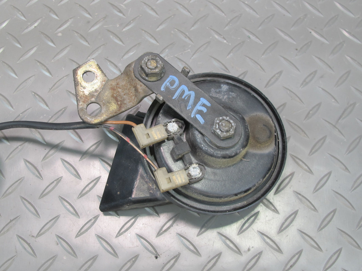 93-95 Mercedes W124 300D Set of 2 High & Low Tone Note Pitch Horn Signal OEM