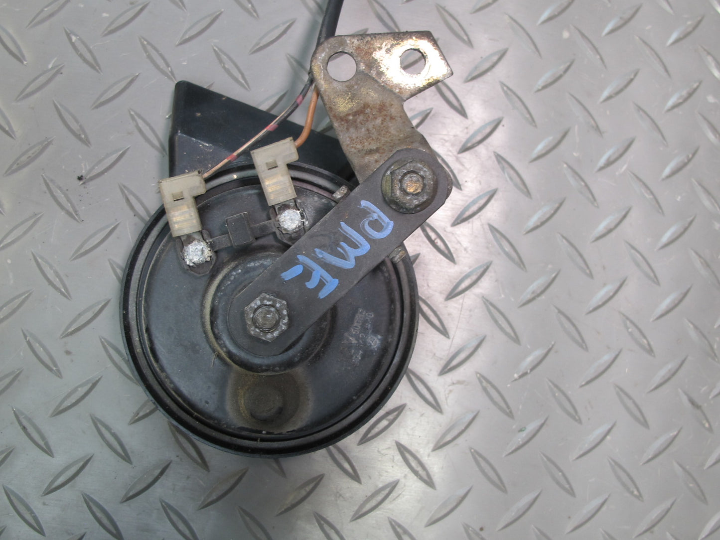 93-95 Mercedes W124 300D Set of 2 High & Low Tone Note Pitch Horn Signal OEM