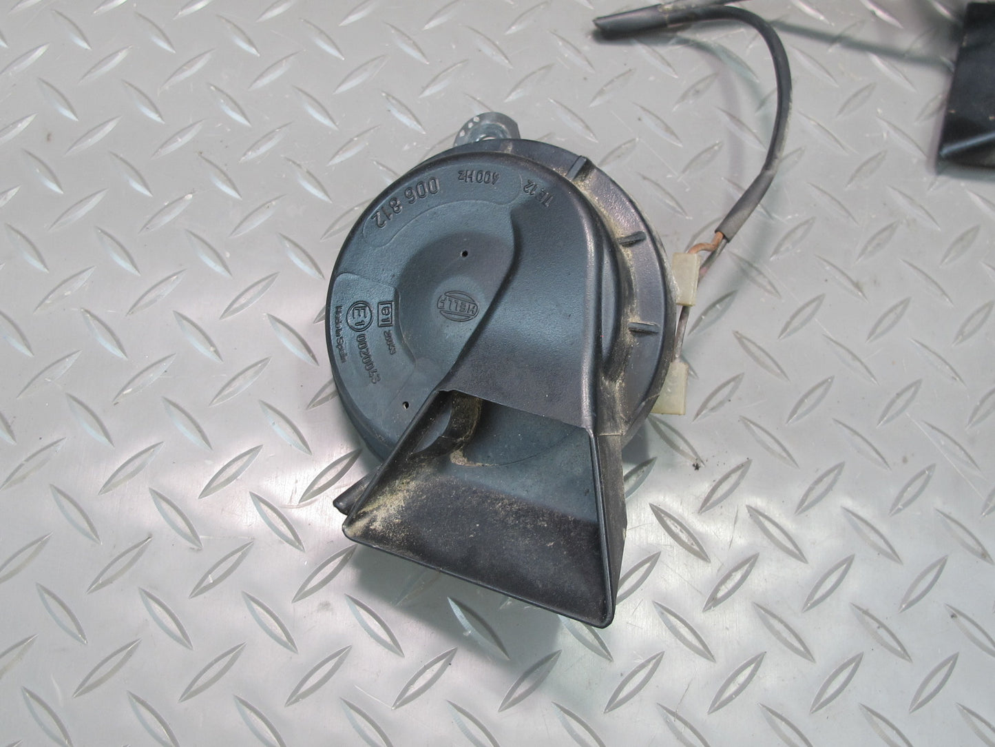 93-95 Mercedes W124 300D Set of 2 High & Low Tone Note Pitch Horn Signal OEM