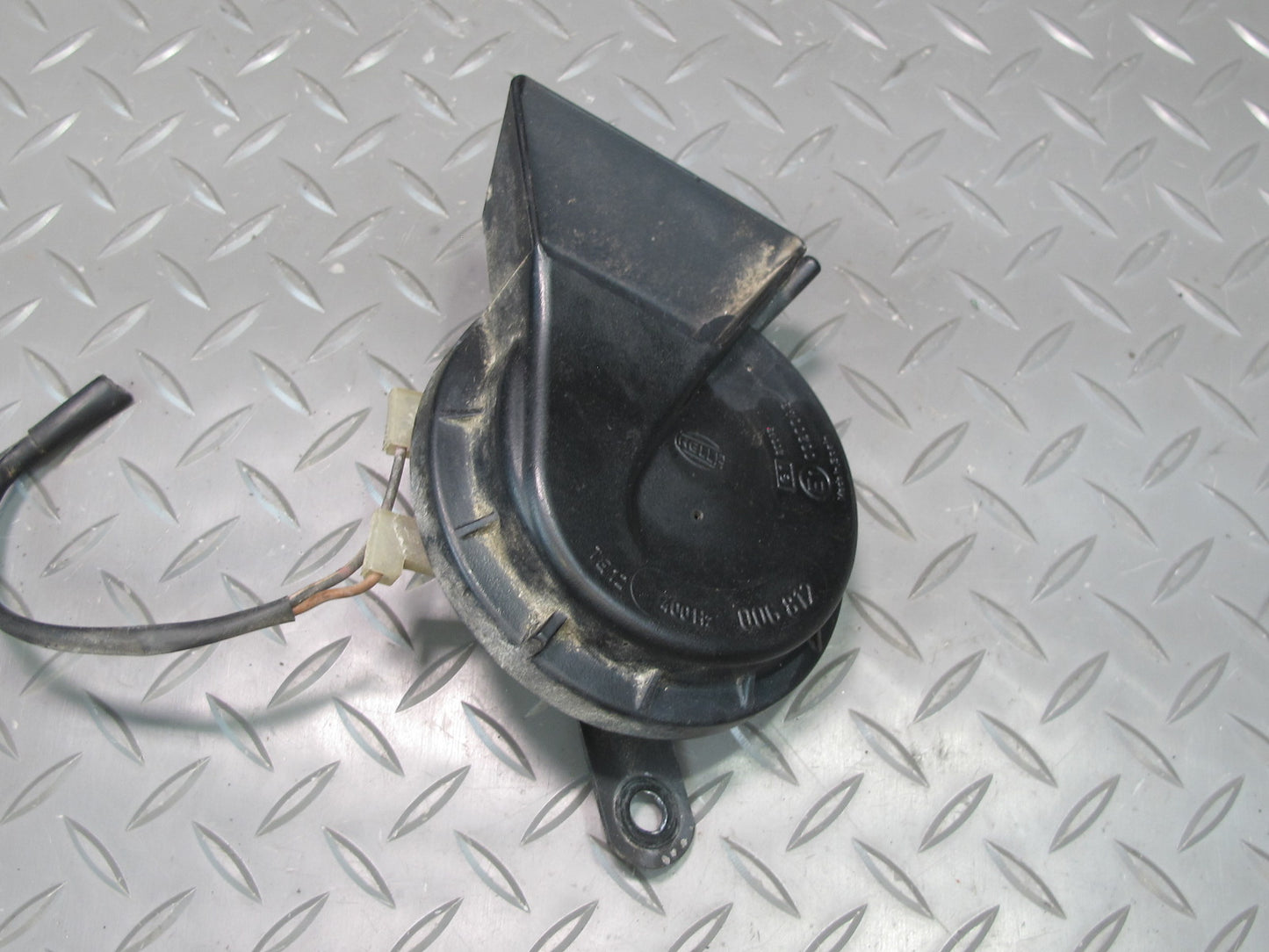 93-95 Mercedes W124 300D Set of 2 High & Low Tone Note Pitch Horn Signal OEM