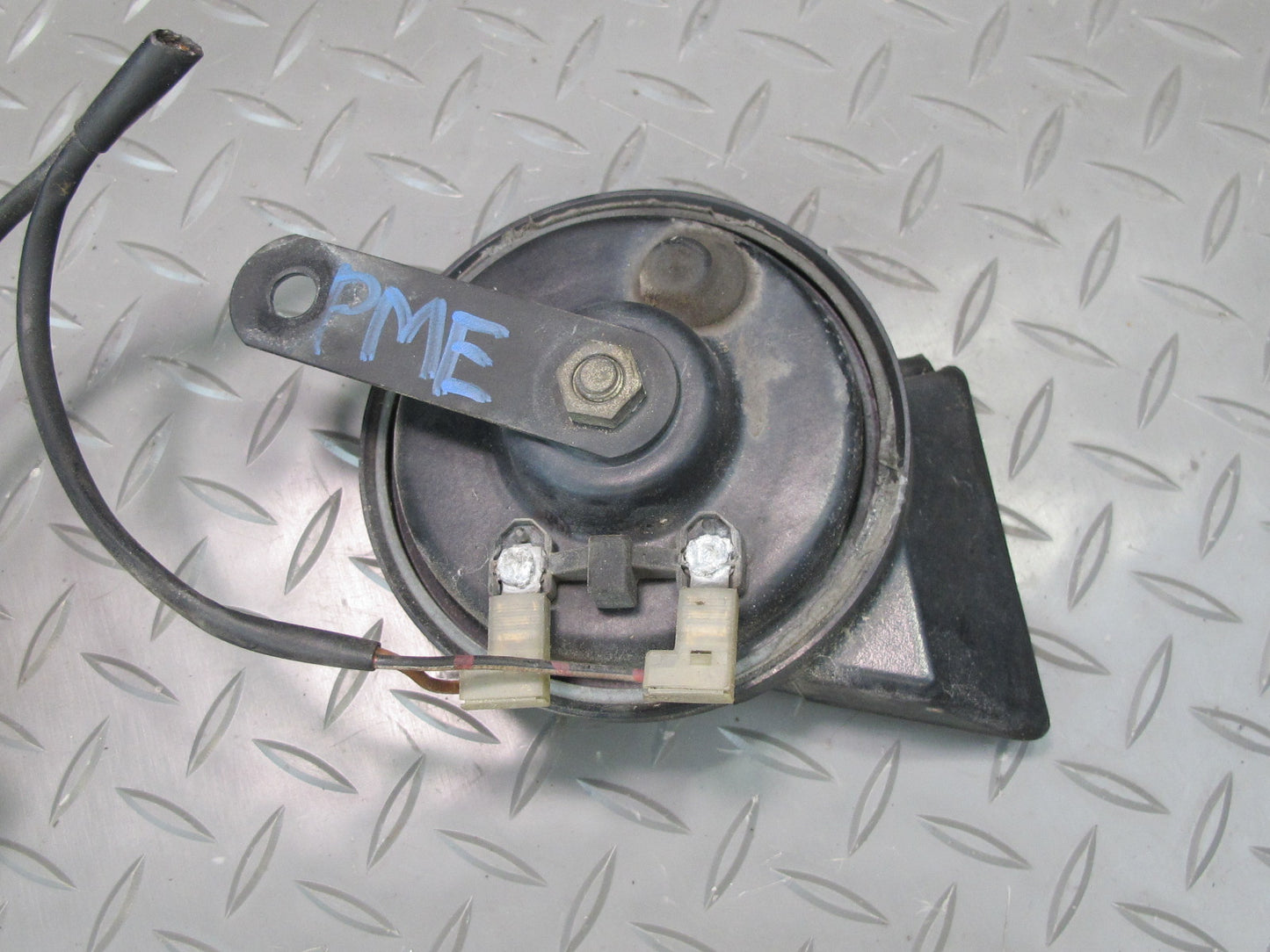 93-95 Mercedes W124 300D Set of 2 High & Low Tone Note Pitch Horn Signal OEM