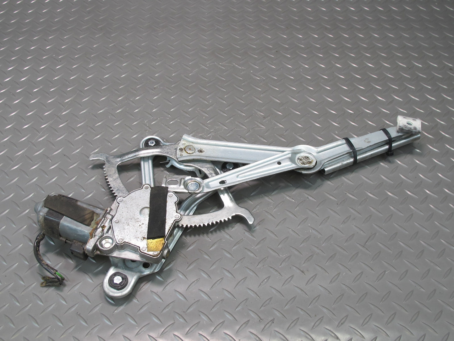 90-95 Mercedes W124 300D Sedan Front Left Door Window Regulator w Motor OEM