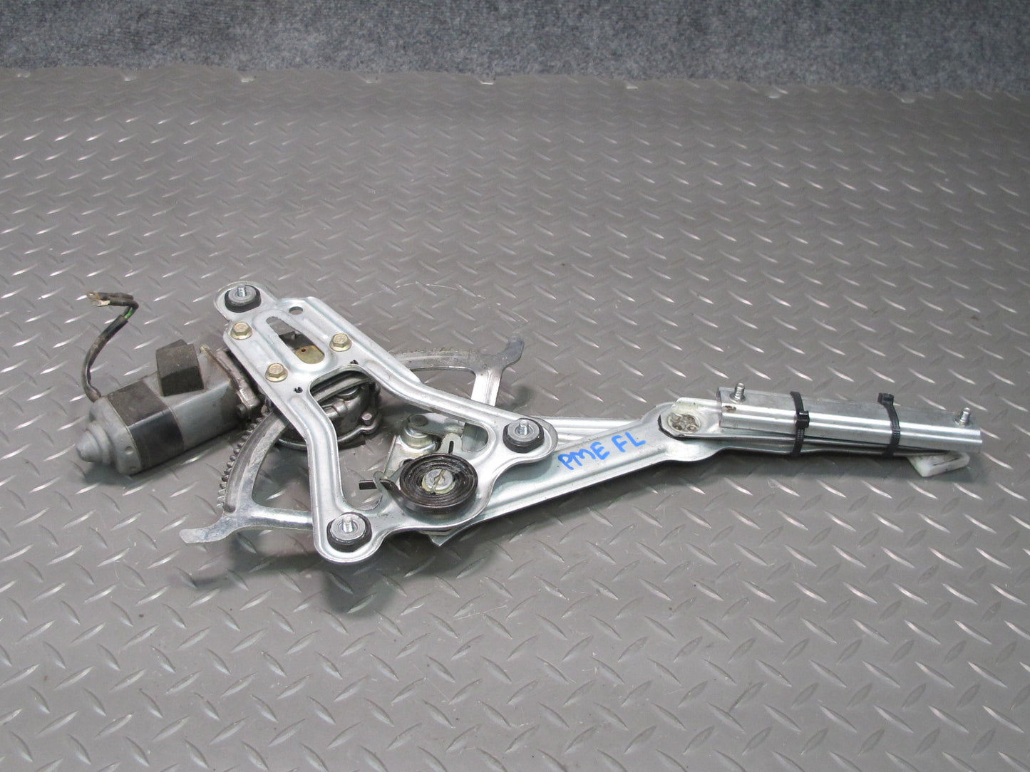 90-95 Mercedes W124 300D Sedan Front Left Door Window Regulator w Motor OEM