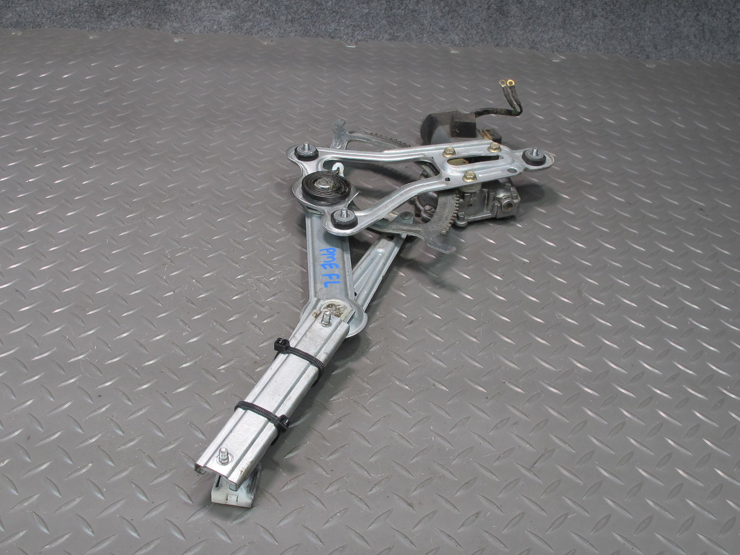 90-95 Mercedes W124 300D Sedan Front Left Door Window Regulator w Motor OEM