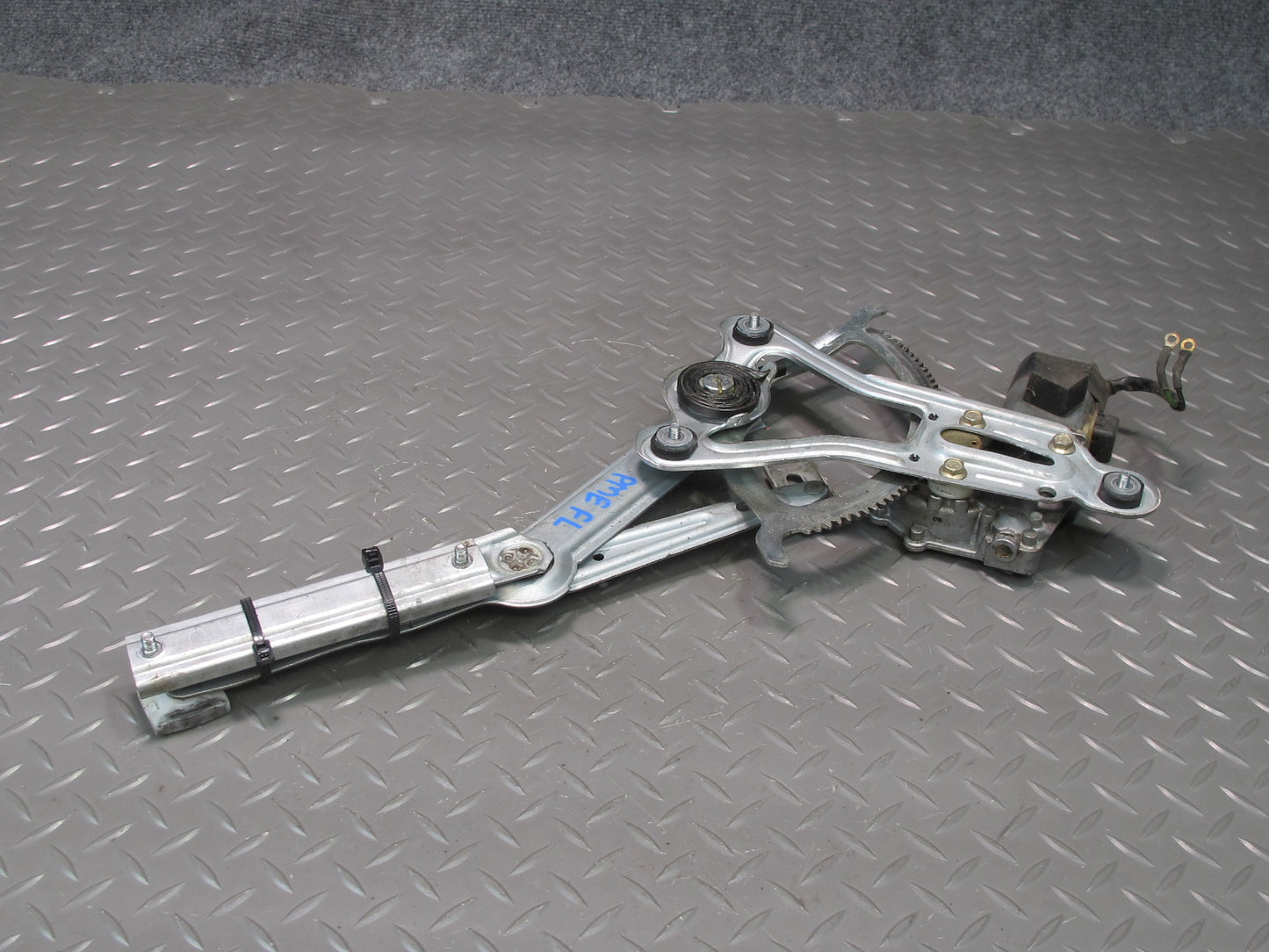 90-95 Mercedes W124 300D Sedan Front Left Door Window Regulator w Motor OEM