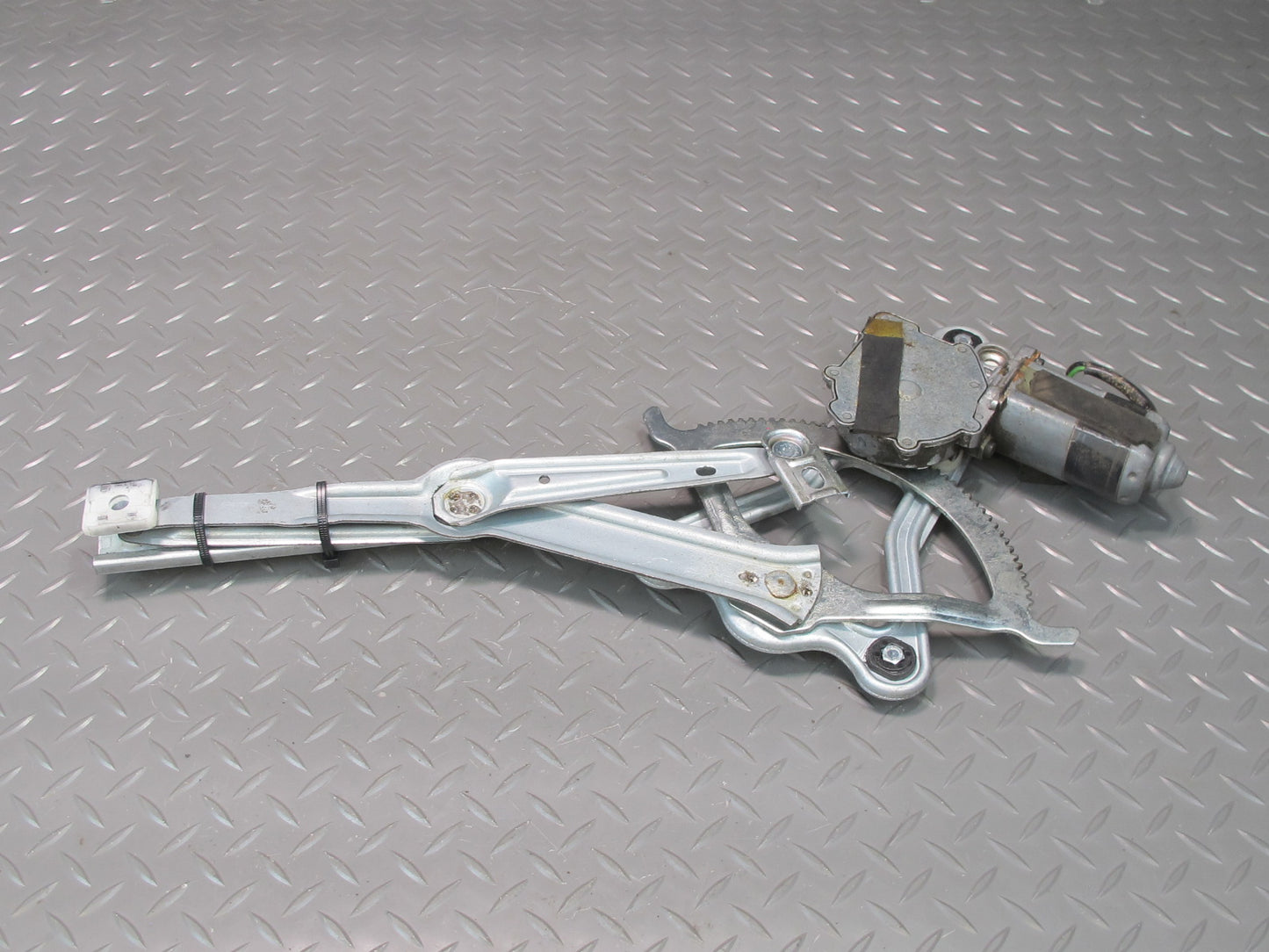 90-95 Mercedes W124 300D Sedan Front Left Door Window Regulator w Motor OEM