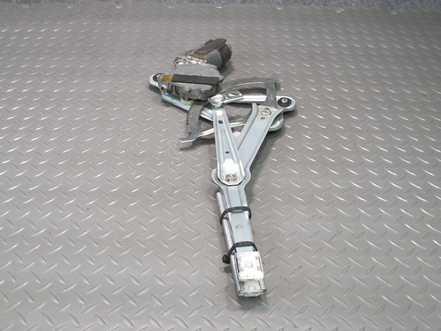 90-95 Mercedes W124 300D Sedan Front Left Door Window Regulator w Motor OEM