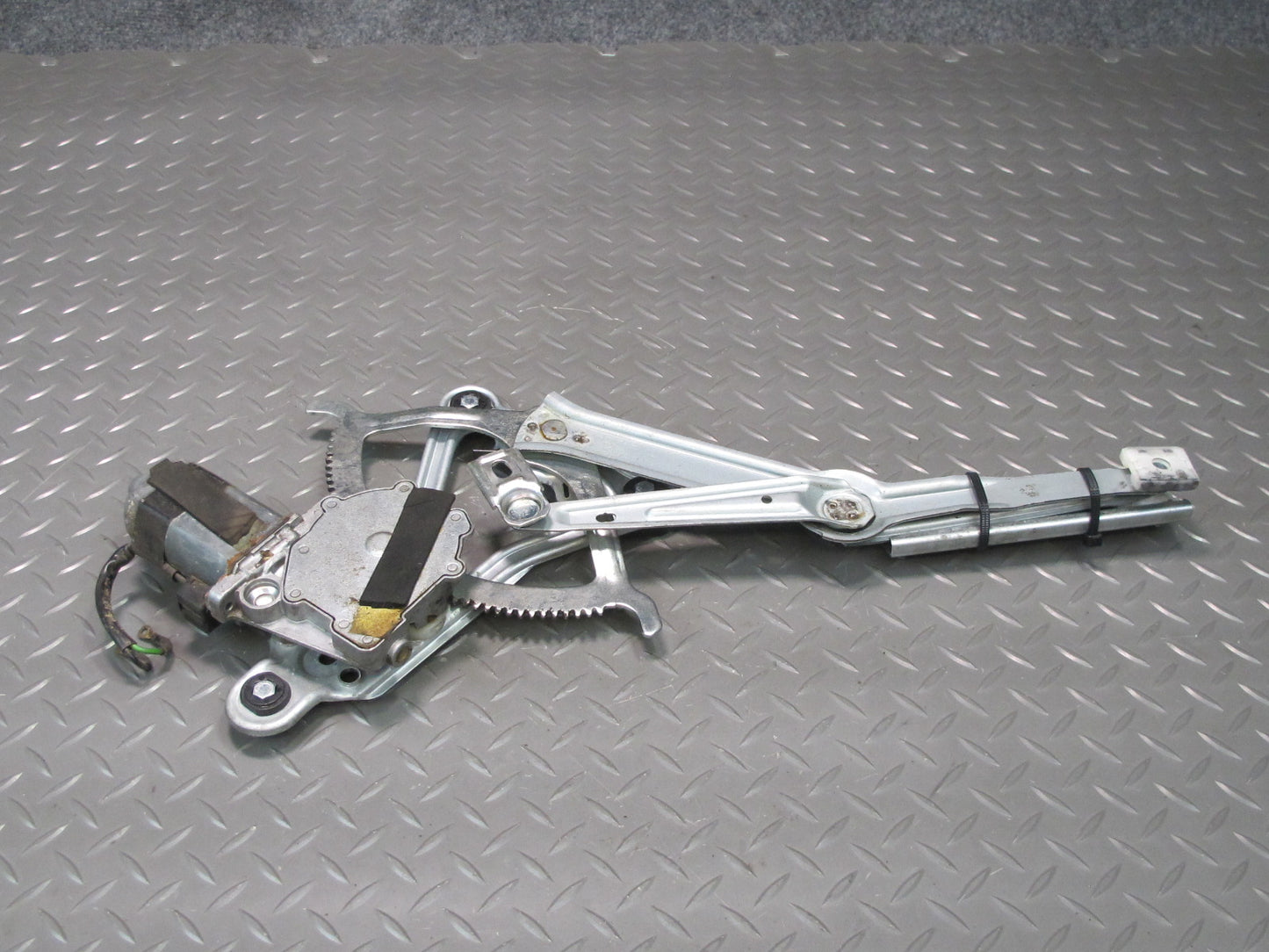 90-95 Mercedes W124 300D Sedan Front Left Door Window Regulator w Motor OEM