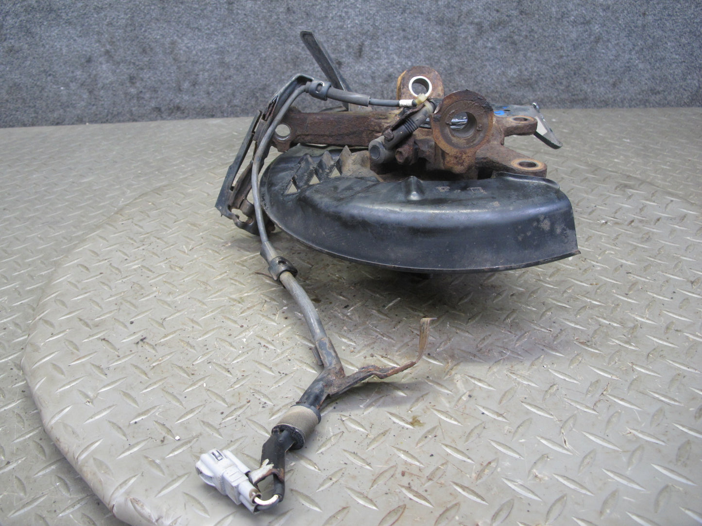 92-00 Lexus UZZ30L SC300 SC400 RWD Front Left Spindle Knuckle Wheel Hub OEM