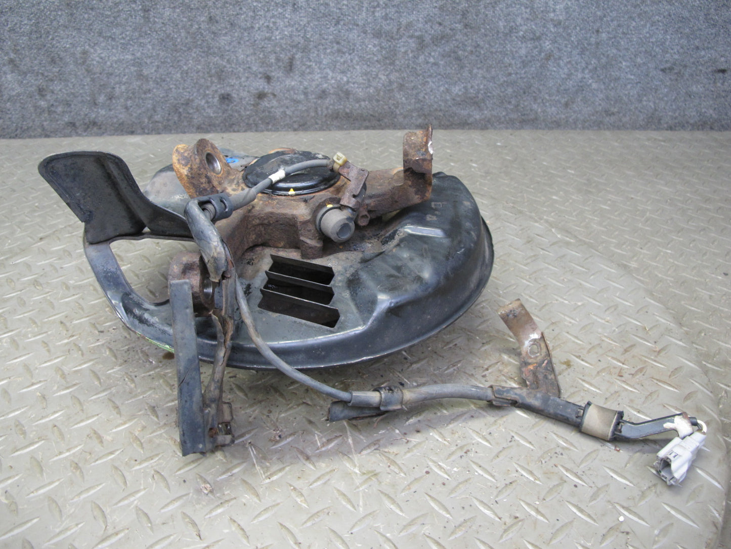 92-00 Lexus UZZ30L SC300 SC400 RWD Front Left Spindle Knuckle Wheel Hub OEM