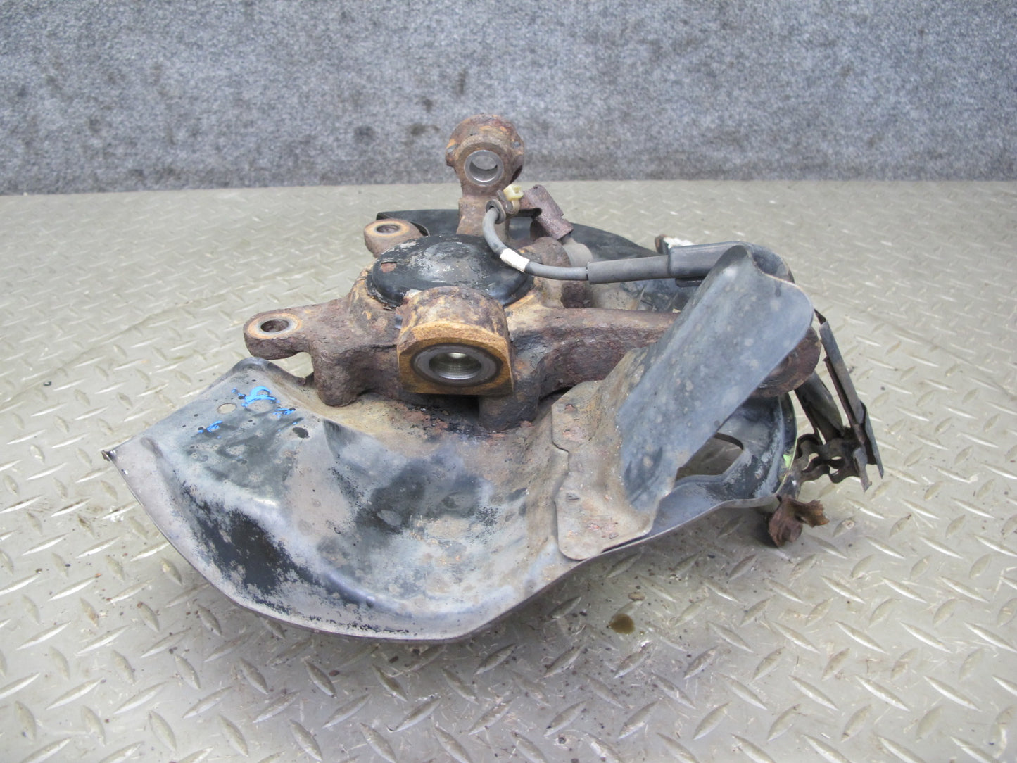 92-00 Lexus UZZ30L SC300 SC400 RWD Front Left Spindle Knuckle Wheel Hub OEM