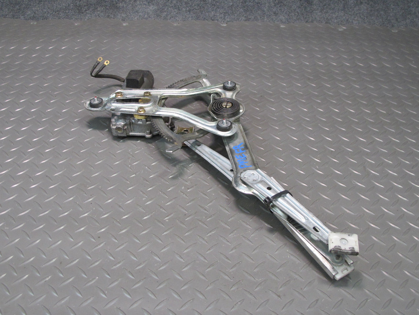 90-95 Mercedes W124 300D Sedan Front Right Door Window Regulator w Motor OEM