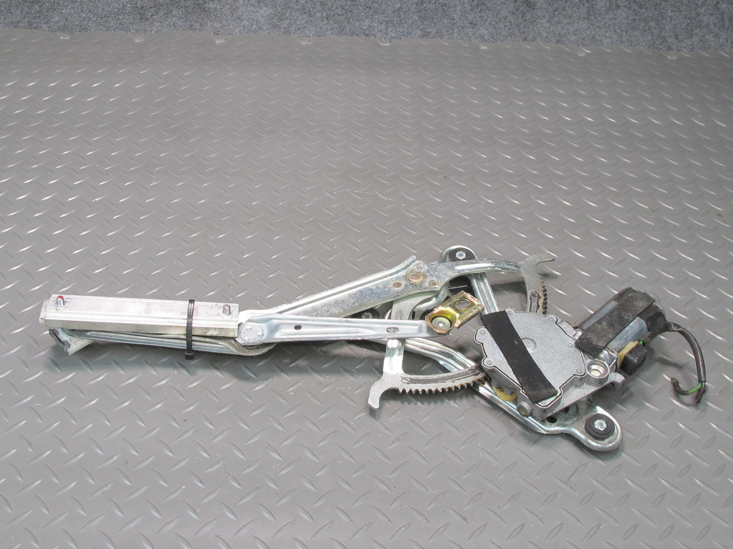 90-95 Mercedes W124 300D Sedan Front Right Door Window Regulator w Motor OEM