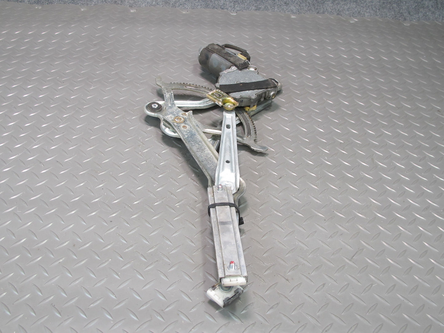 90-95 Mercedes W124 300D Sedan Front Right Door Window Regulator w Motor OEM