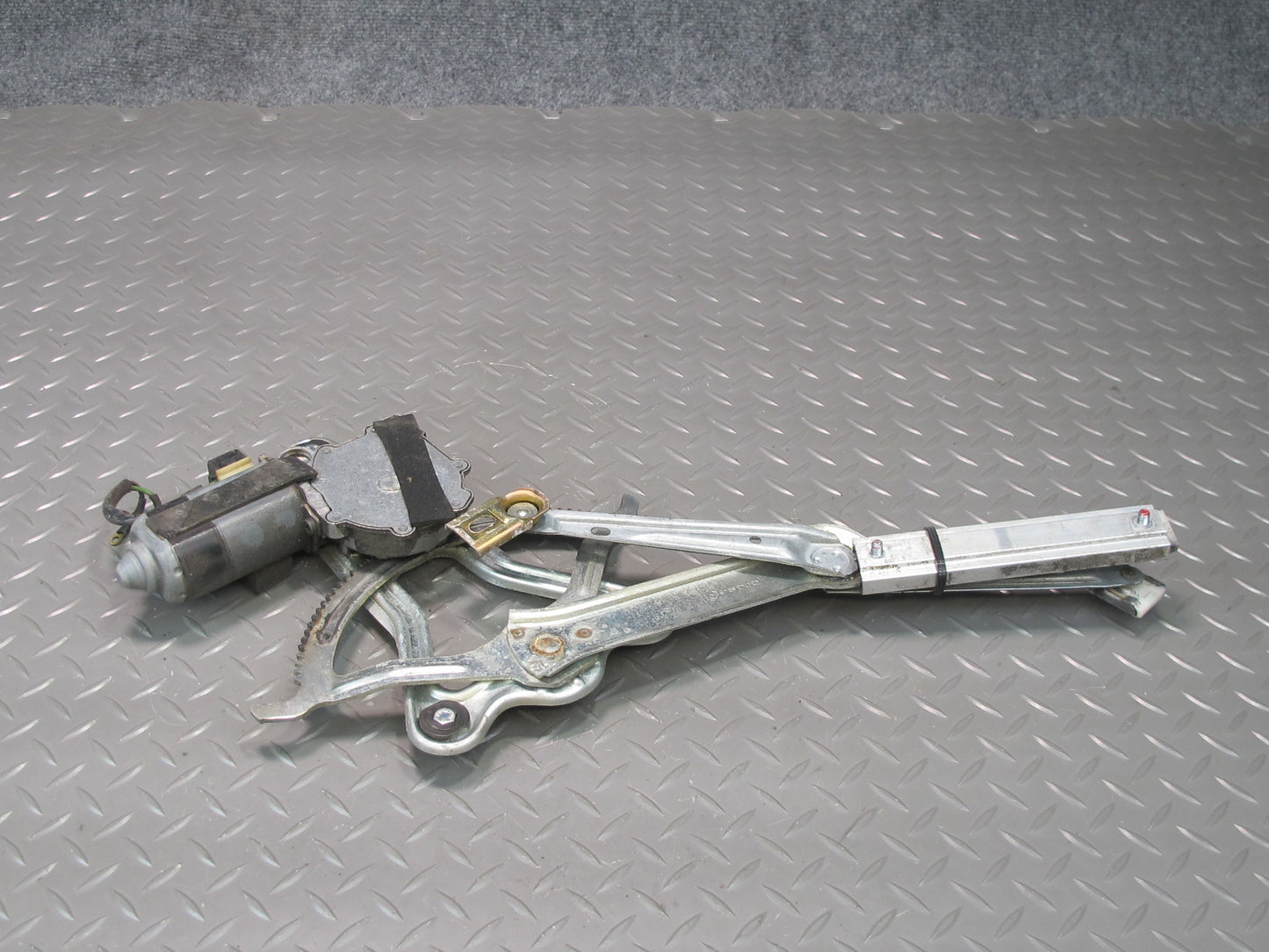 90-95 Mercedes W124 300D Sedan Front Right Door Window Regulator w Motor OEM