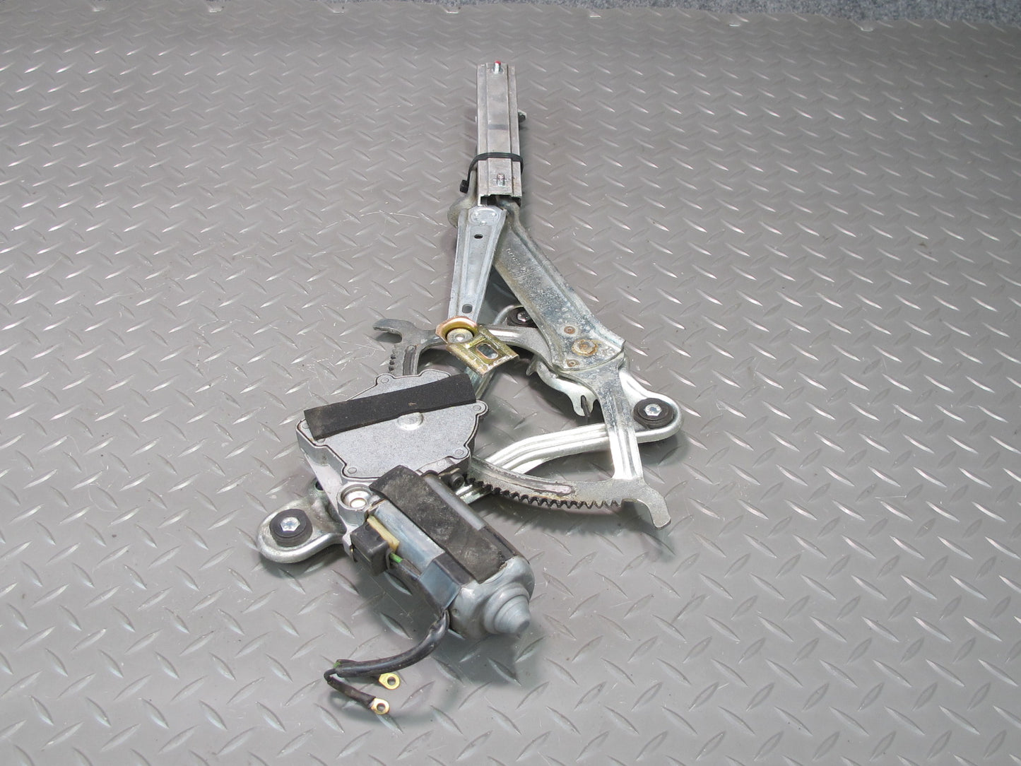 90-95 Mercedes W124 300D Sedan Front Right Door Window Regulator w Motor OEM