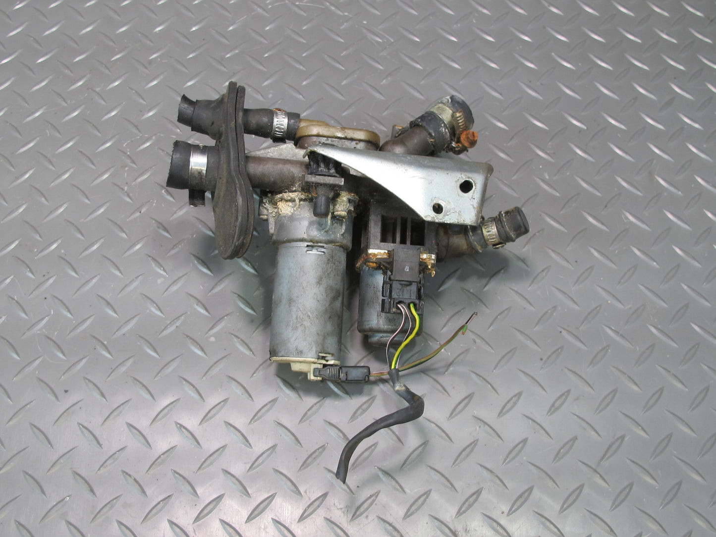 93-95 Mercedes W124 300D 3.0L OM606 Diesel Heater Control Water Valve OEM