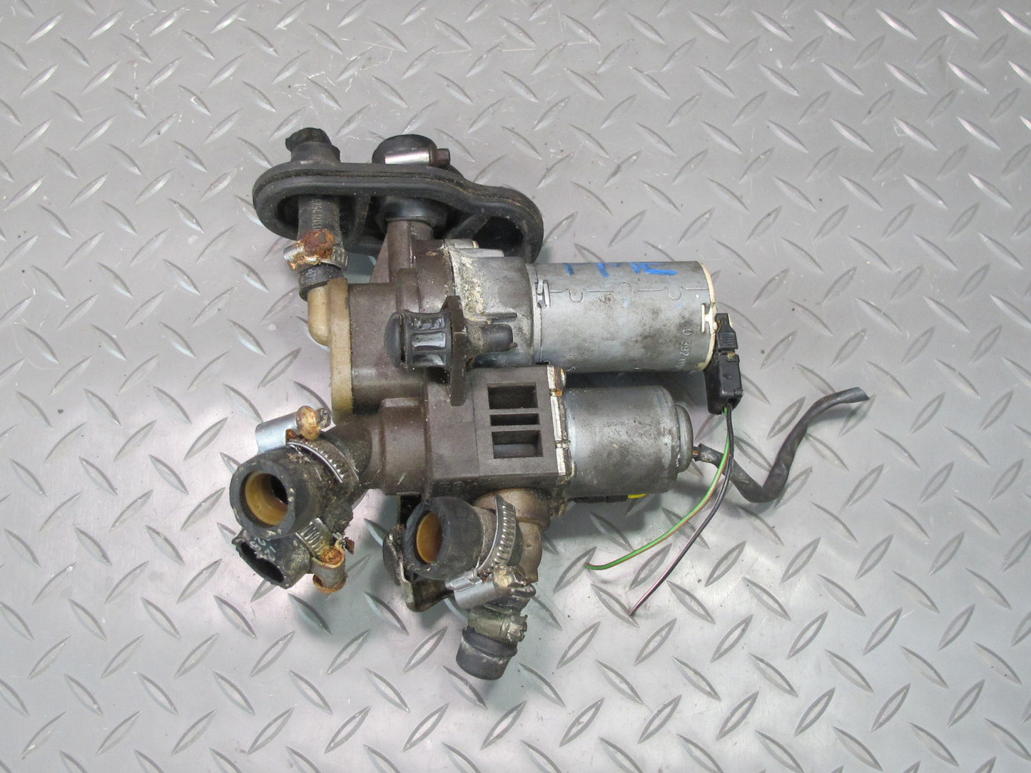 93-95 Mercedes W124 300D 3.0L OM606 Diesel Heater Control Water Valve OEM