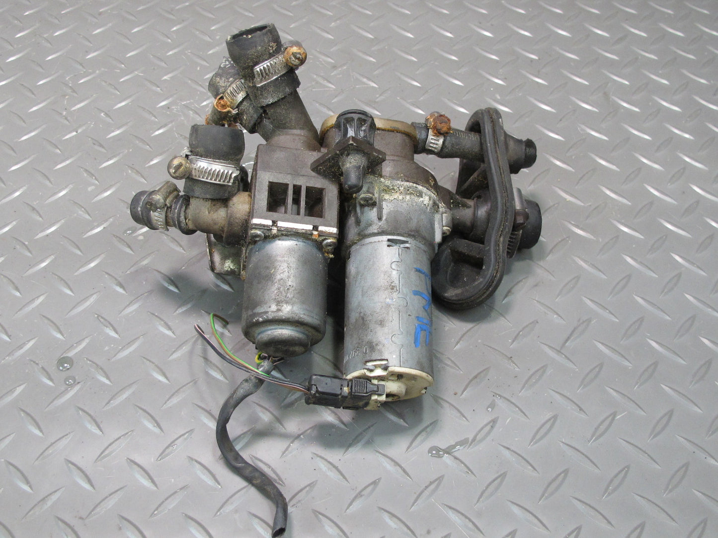 93-95 Mercedes W124 300D 3.0L OM606 Diesel Heater Control Water Valve OEM