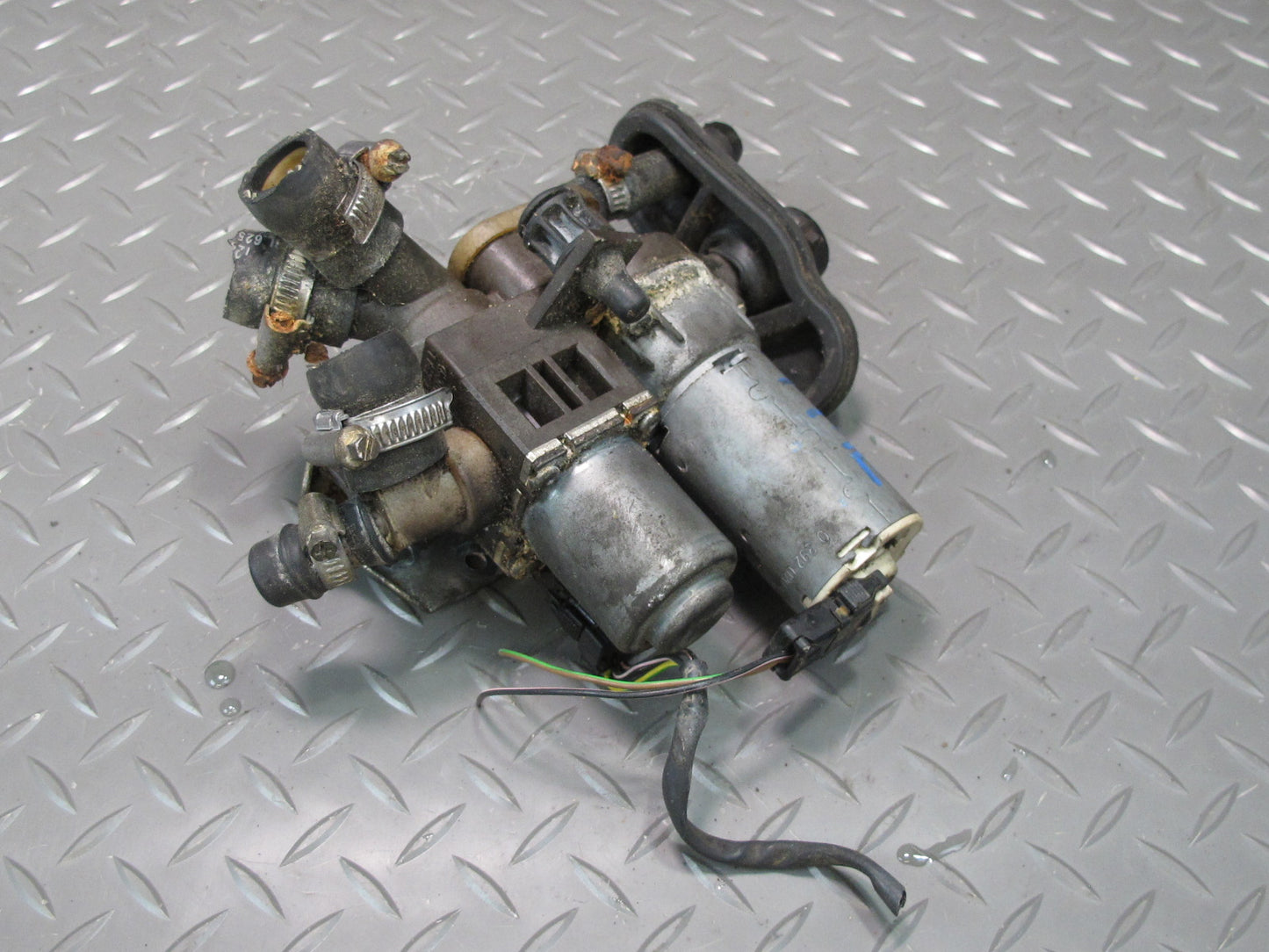 93-95 Mercedes W124 300D 3.0L OM606 Diesel Heater Control Water Valve OEM